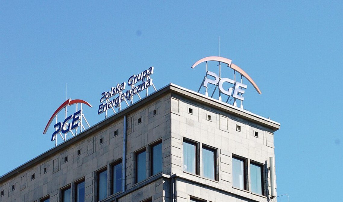Budynek z logo PGE Polska Grupa Energetyczna